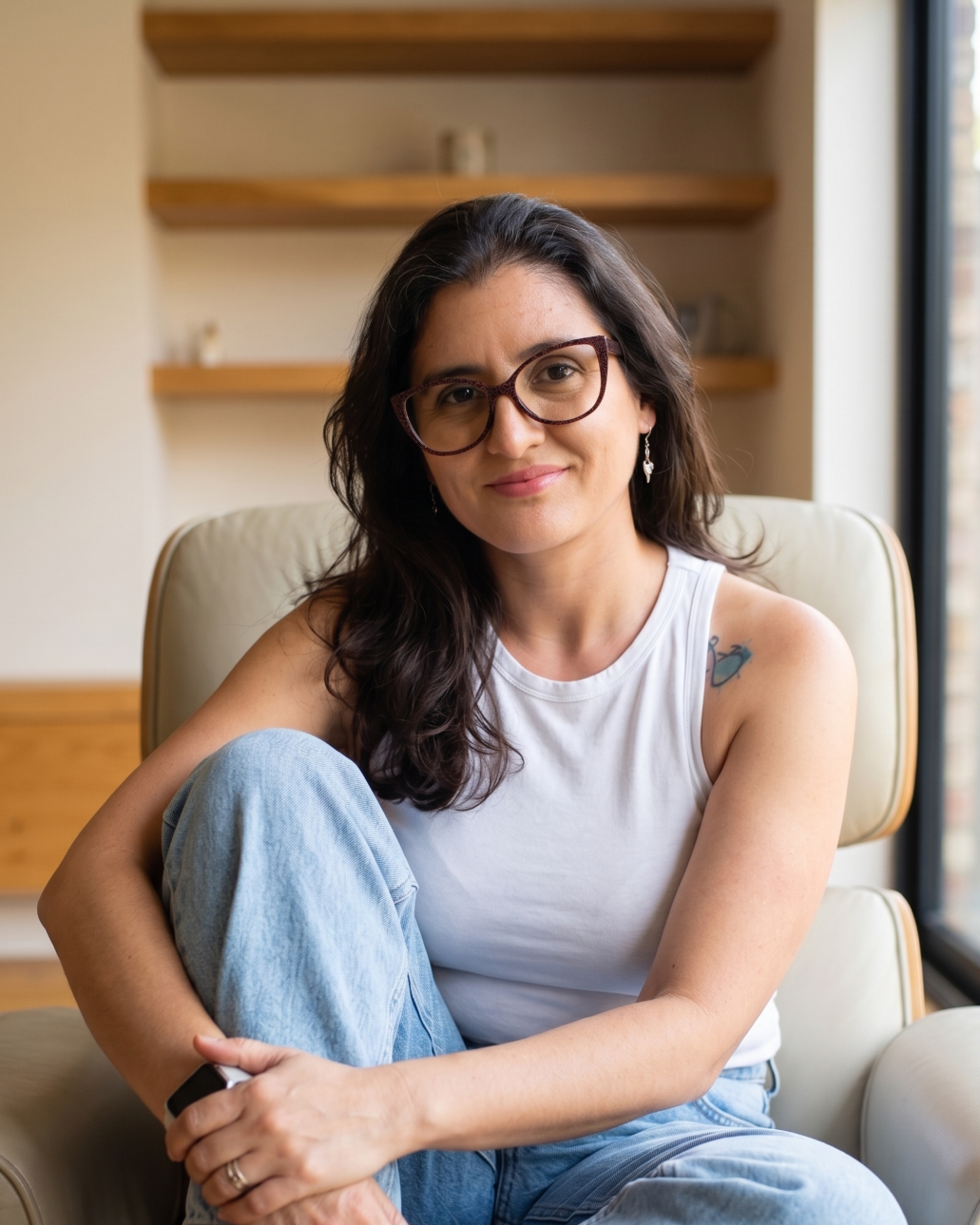 Tati, psicóloga e psicoterapeuta, facilitadora do Clinical Voice